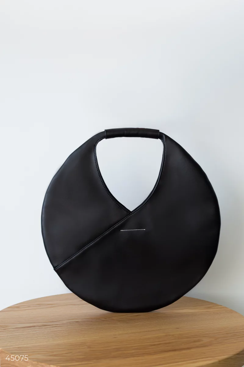 Черная сумка круглой формы фотография 1