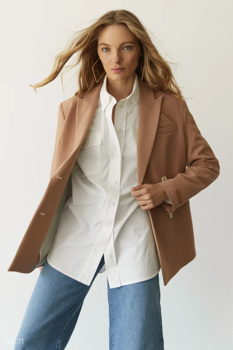 Double-breasted oversize jacket in camel shade photo 3