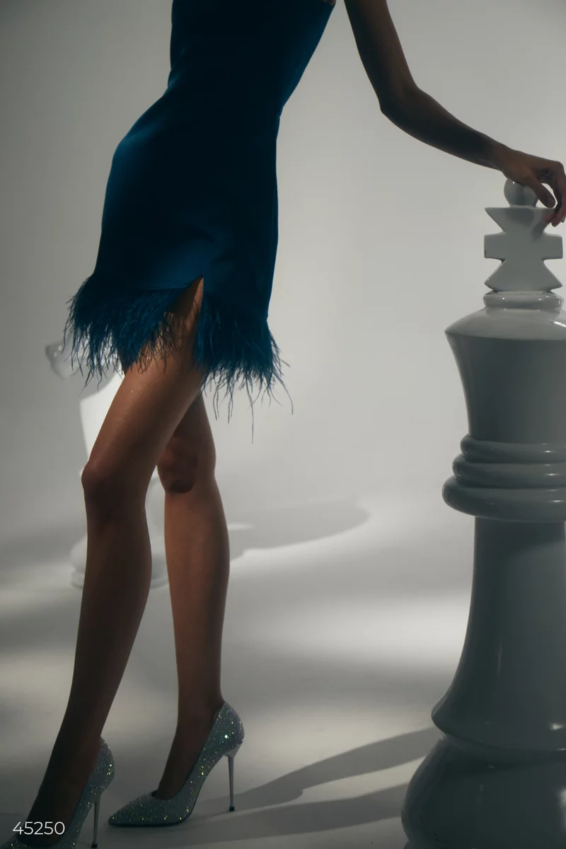 Сатинова міні сукня-комбінація з пір’ям фотографія 2