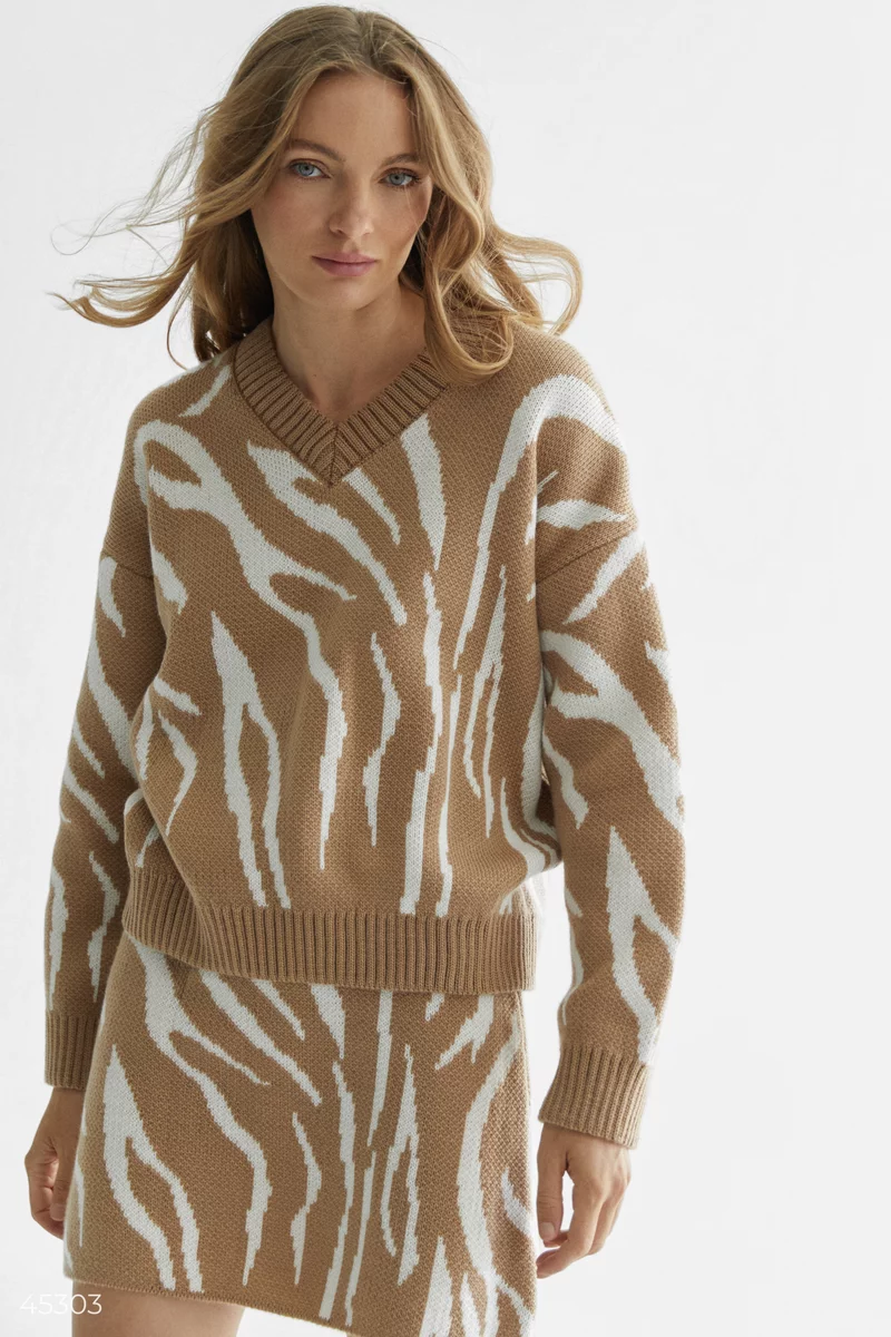 Animal print knitted suit photo 1