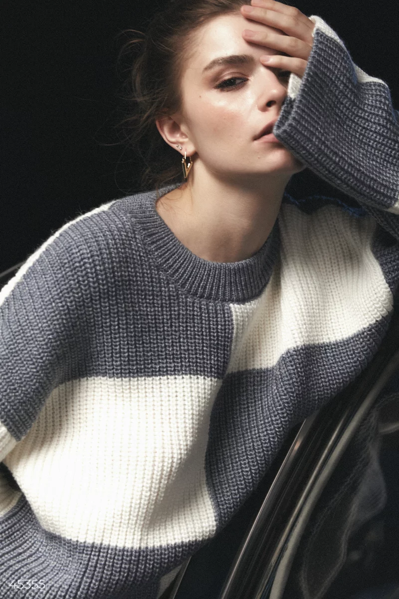 Cropped sweater with print photo 2