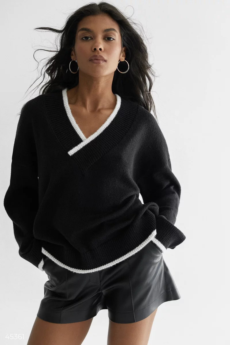Knitted black pullover photo 1