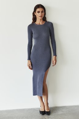 Knitted dress with a slit photo 2