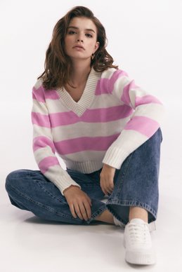 Pullover in black and white stripes photo 1