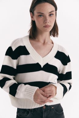 Pullover in black and white stripes photo 2