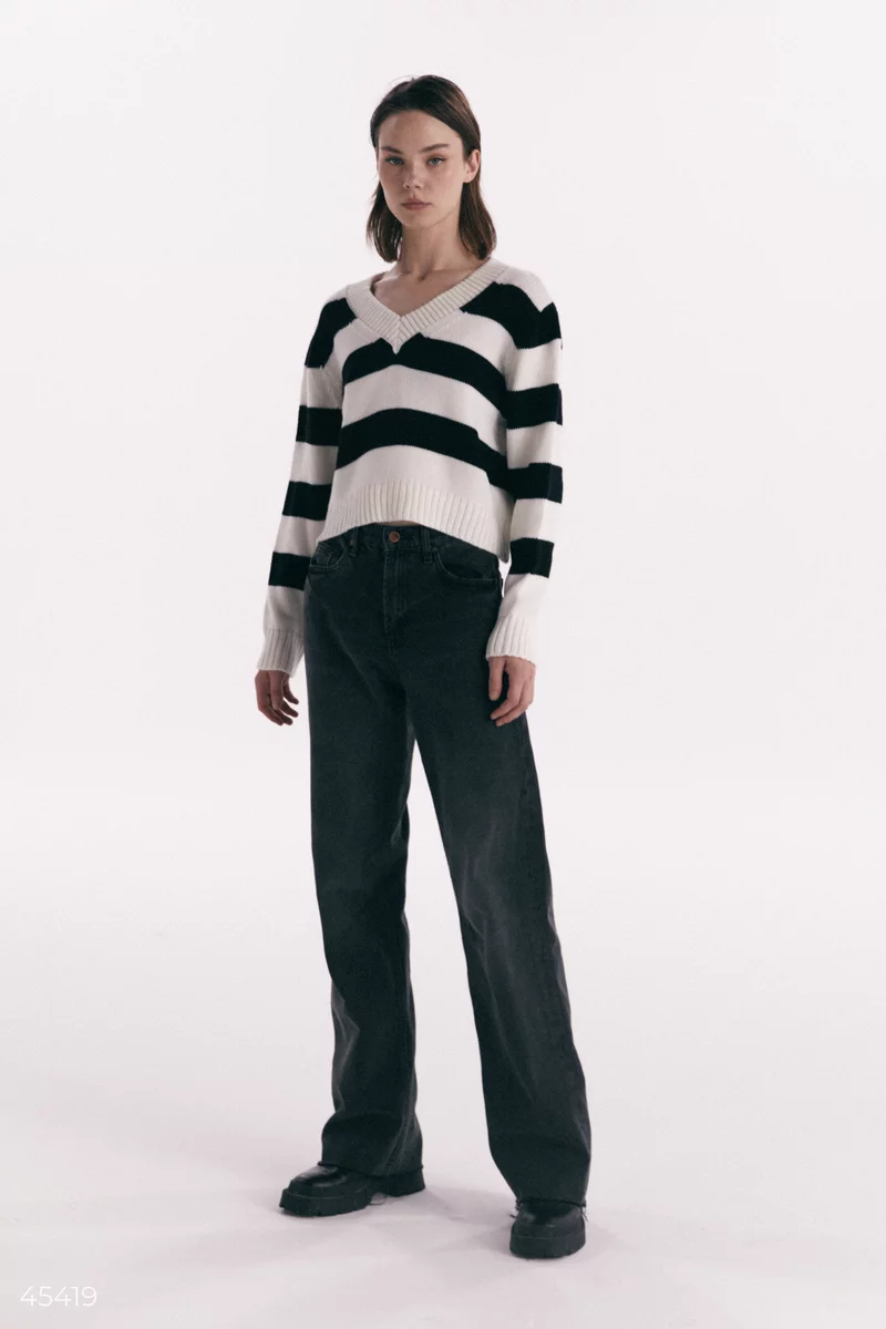 Pullover in black and white stripes photo 4