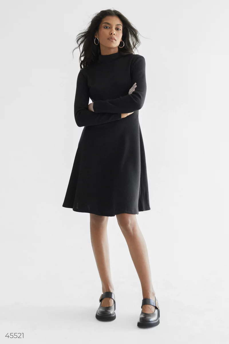 Базовое черное платье из трикотажа фотография 4