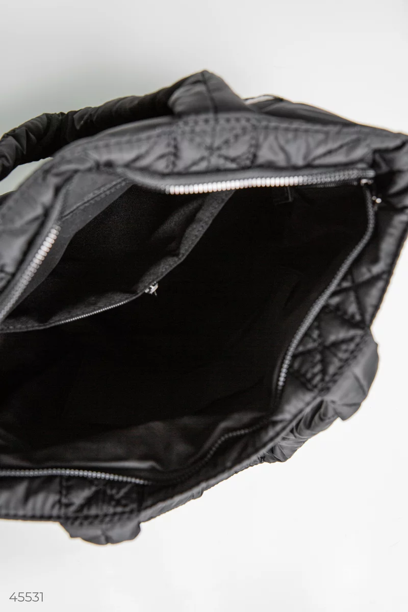 Чорна стьобана сумка-шопер фотографія 5