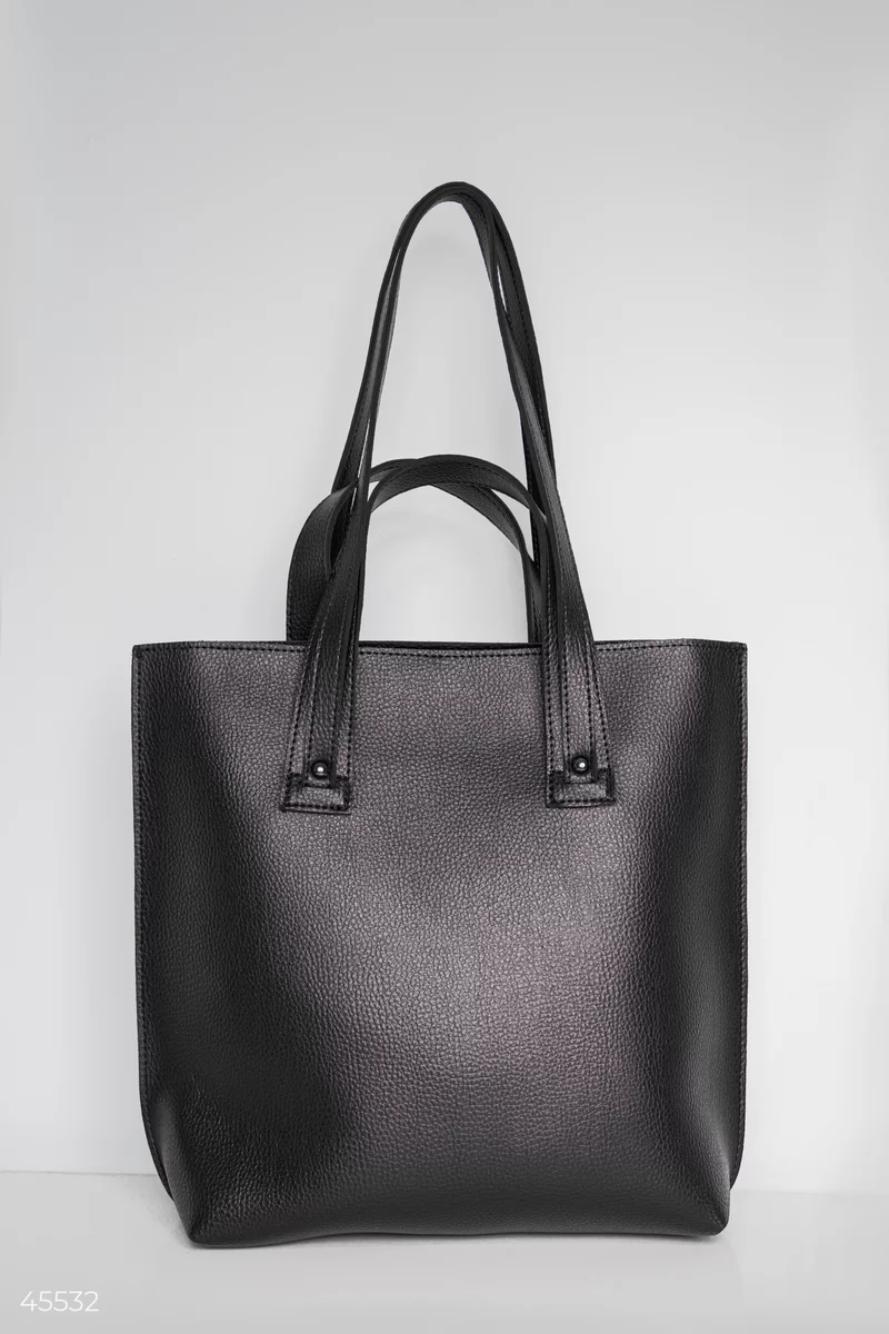 A roomy black shoulder bag photo 1