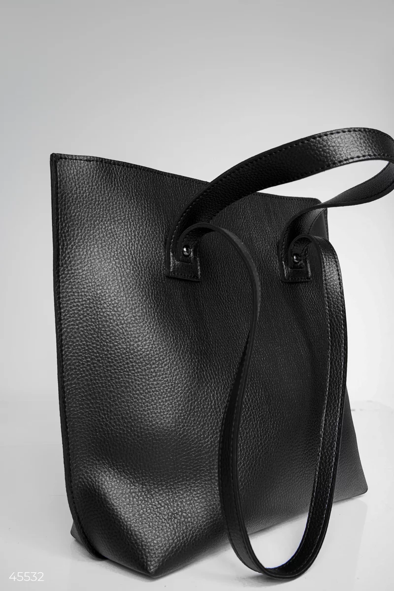 Вместительная черная сумка на плечо фотография 3