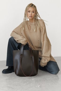 Вместительная коричневая сумка на плечо фотография 2