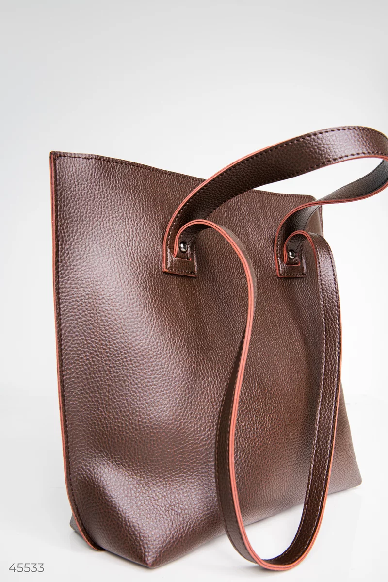 Вместительная коричневая сумка на плечо фотография 3