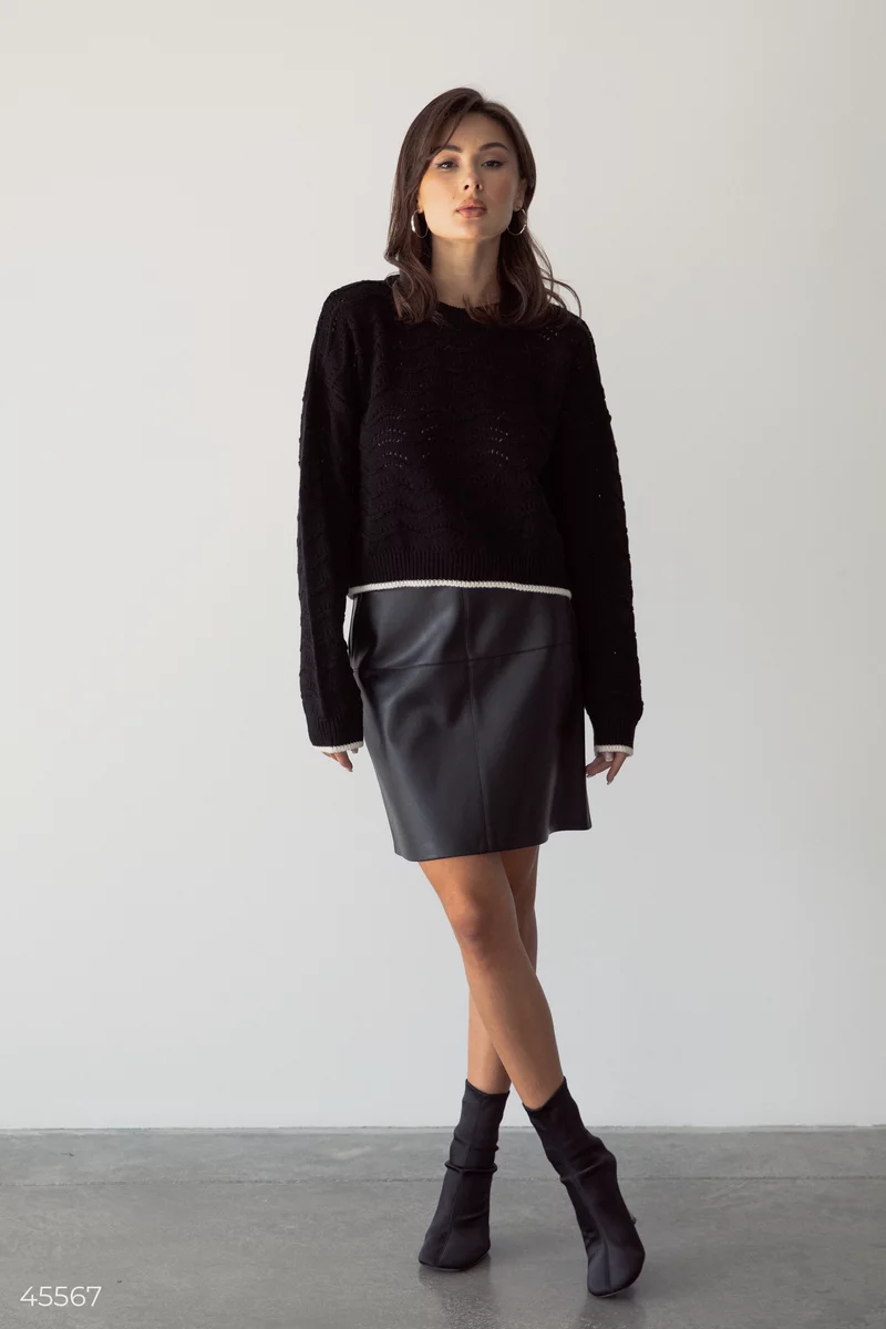 Cropped black jumper with textured pattern photo 1