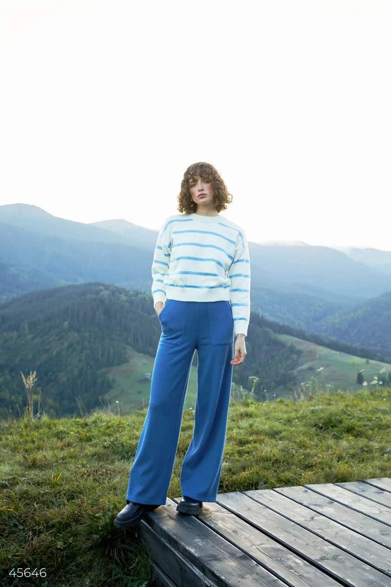 Blue trousers with pockets photo 2