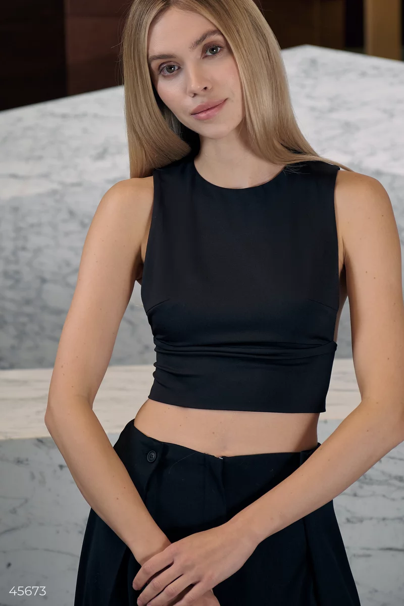 Black crop top with a slit on the back photo 4