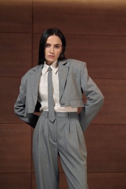 Gray crop jacket made of suit fabric photo 2