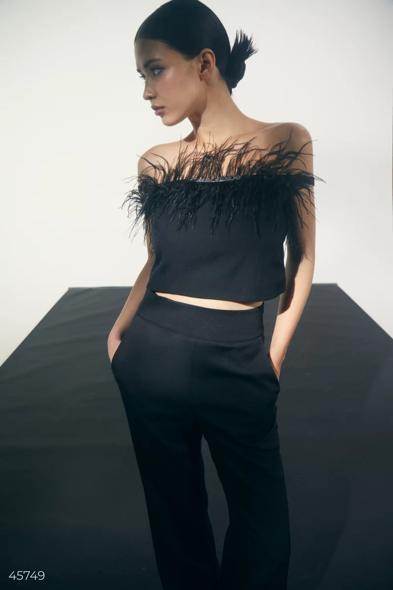 Black top with feathers photo 5