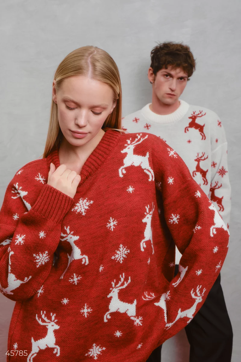 Красный свитер оверсайз с принтом олени фотография 5