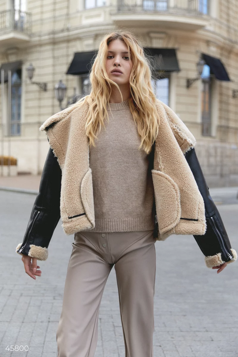 Soft beige knitted sweater photo 1
