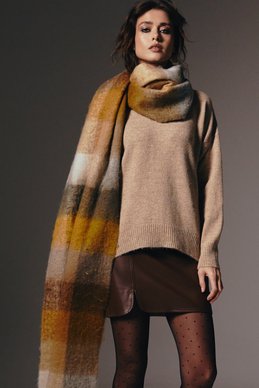 Beige knitted sweater photo 1