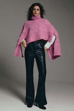 Розовый свитер-пончо фотография 2