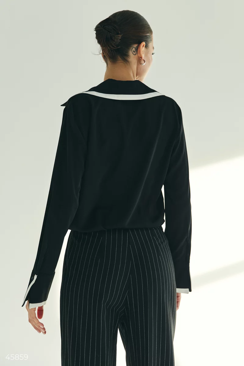 Черная блуза с контрастными вставками фотография 4