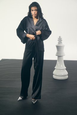 Малиновый костюм с кимоно и брюками фотография 1
