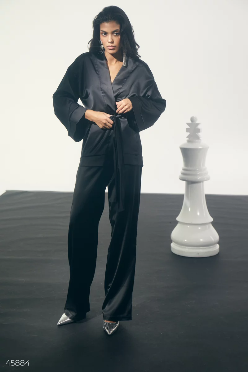 Черный костюм с кимоно и брюками фотография 1