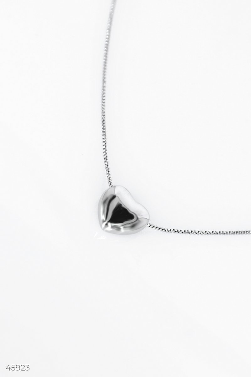 

Сріблястий ланцюжок з кулоном серце