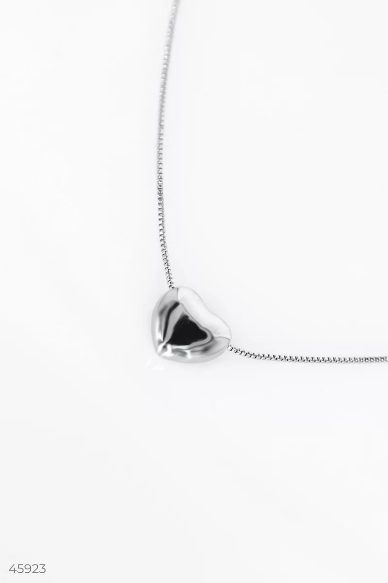 Сріблястий ланцюжок з кулоном серце фотографія 1