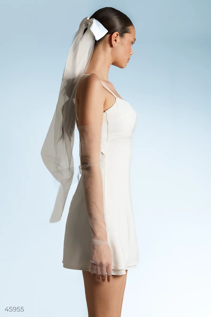 Молочна сукня міні на тонких бретелях фотографія 3