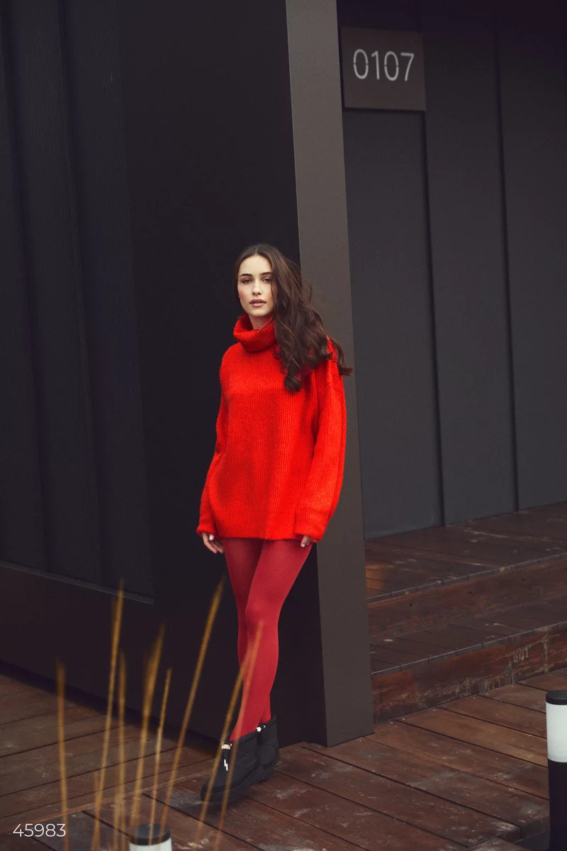 
Красный свитер оверсайз с высокой горловиной фотография 3