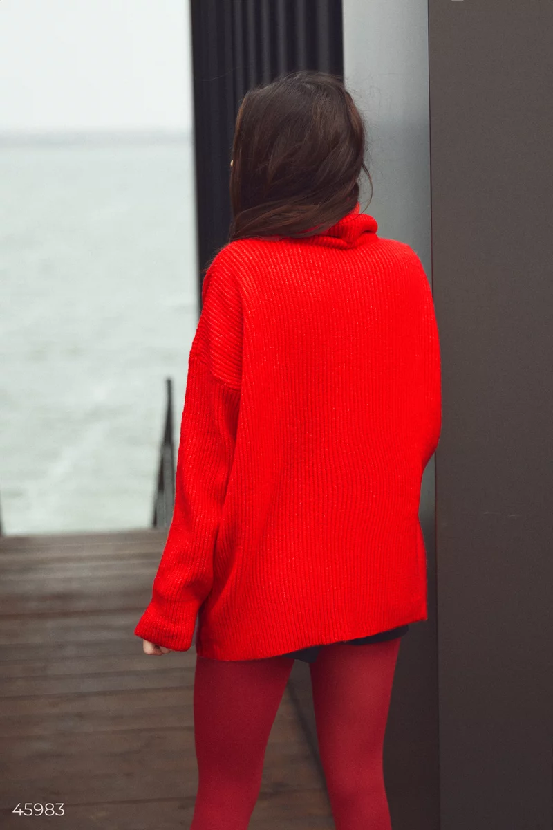 
Красный свитер оверсайз с высокой горловиной фотография 4
