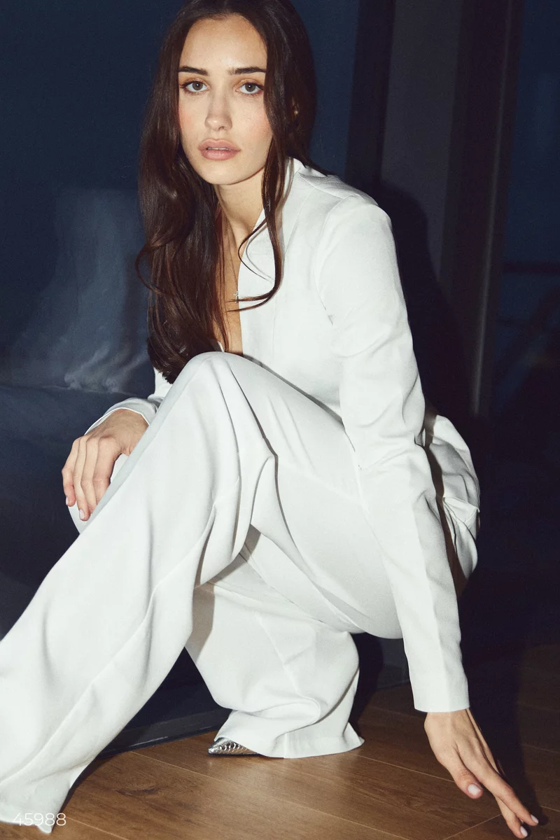 White suit with pants with arrows photo 3