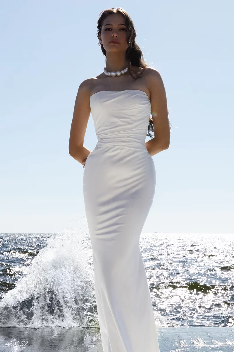 Молочна футлярна сукня з корсетом фотографія 3