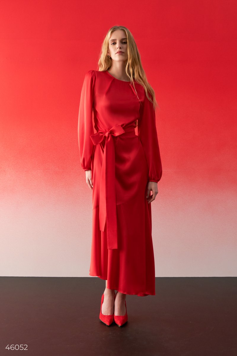

Червона шовкова сукня з рукавами-ліхтариками