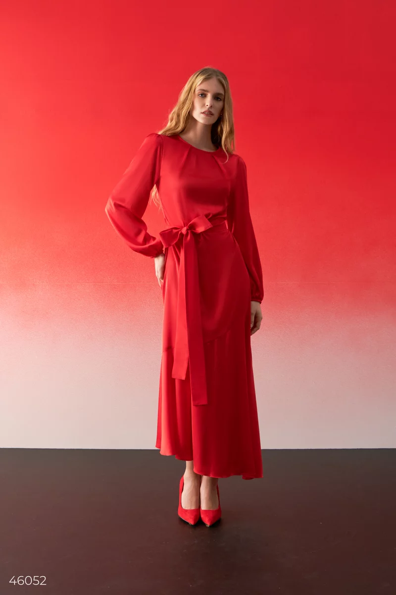 Червона шовкова сукня з рукавами-ліхтариками фотографія 3