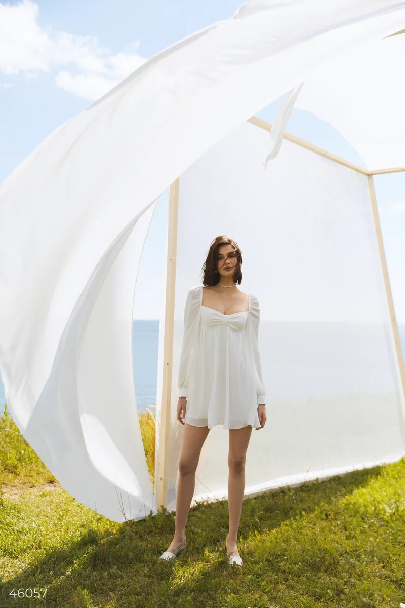 Біла шифонова сукня міні з рукавами-ліхтариками фотографія 4