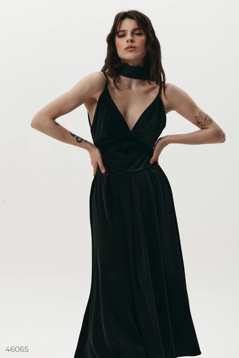 Black velor dress with straps photo 4