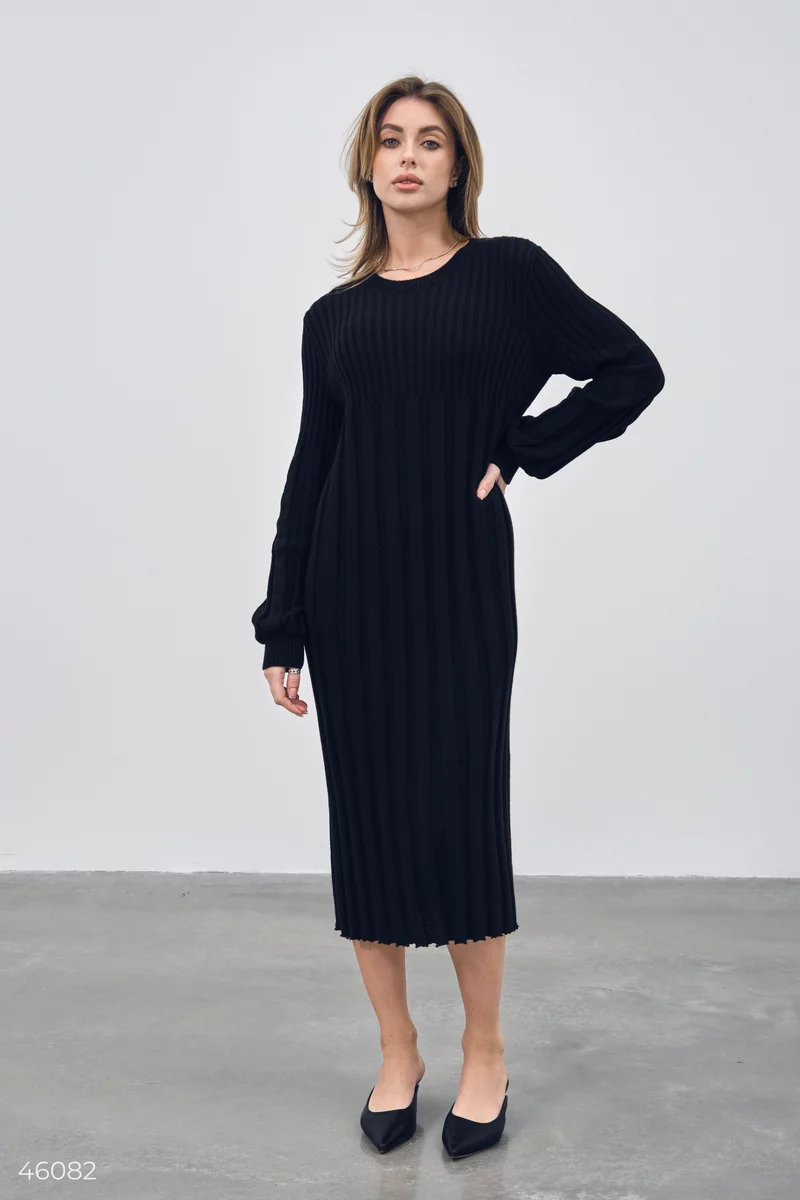 Черное платье с рельефным низом и рукавами фотография 3
