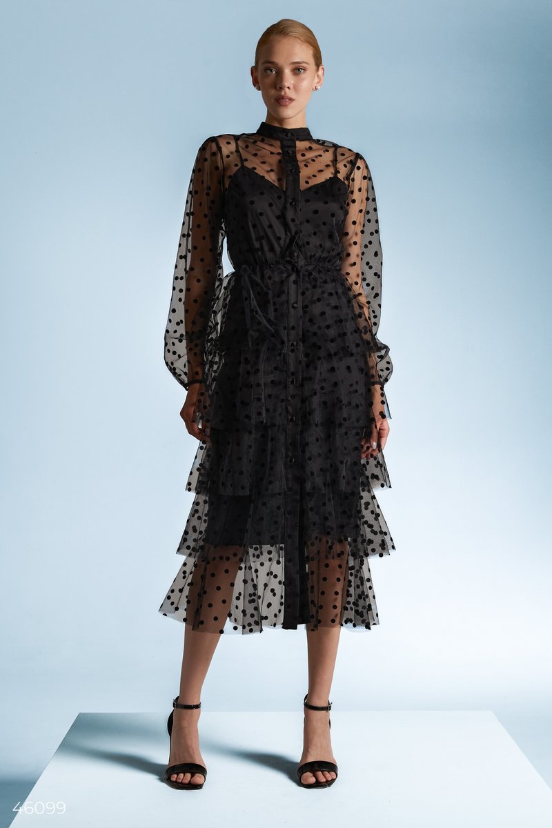 

Чорна сукня міді з багатошаровою спідницею