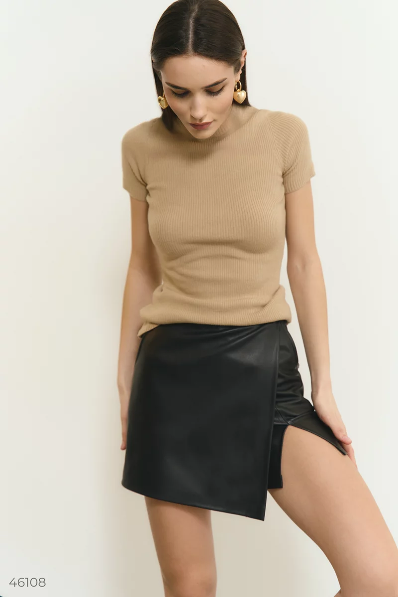 Beige knitted T-shirt photo 2