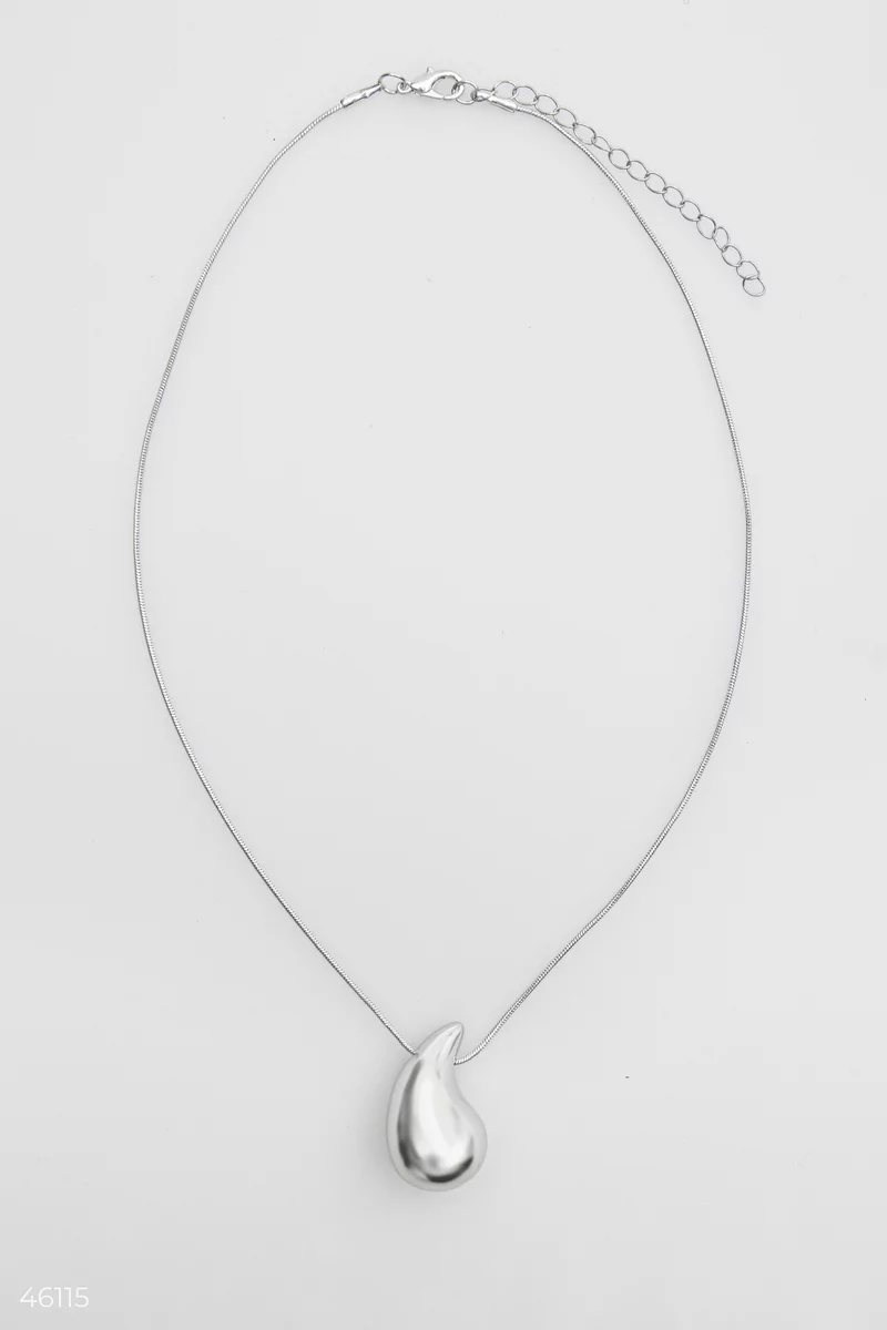 Сріблястий ланцюжок з кулоном-краплею фотографія 3