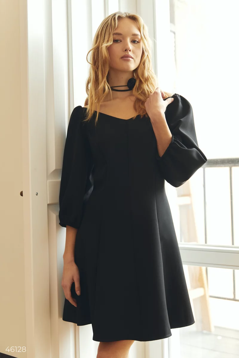 Чорна сукня міні з відкритими плечима фотографія 2