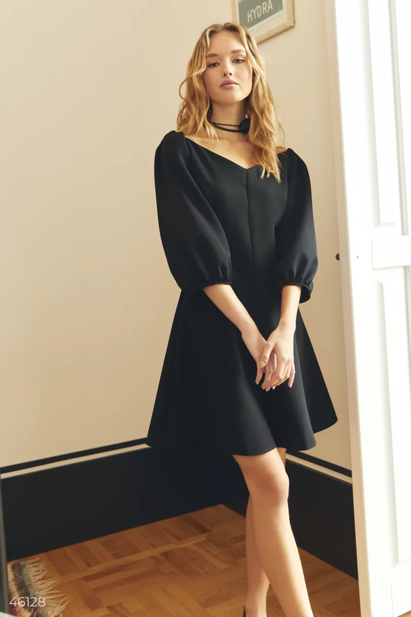 Чорна сукня міні з відкритими плечима фотографія 3