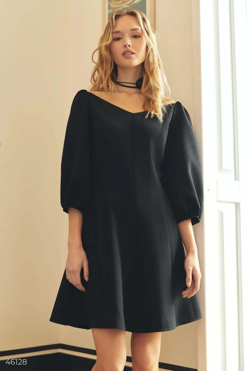 Чорна сукня міні з відкритими плечима фотографія 4