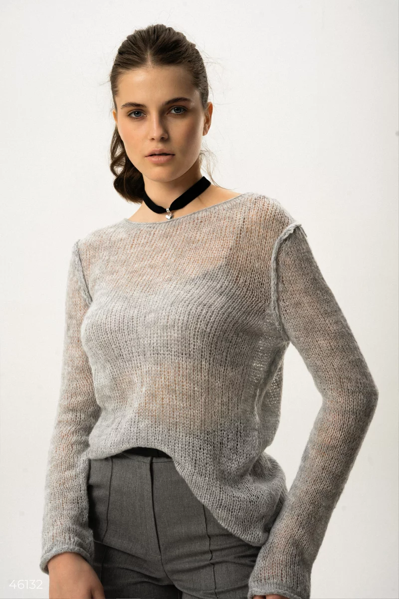 Серый свитер из вязаного фактурного трикотажа фотография 3