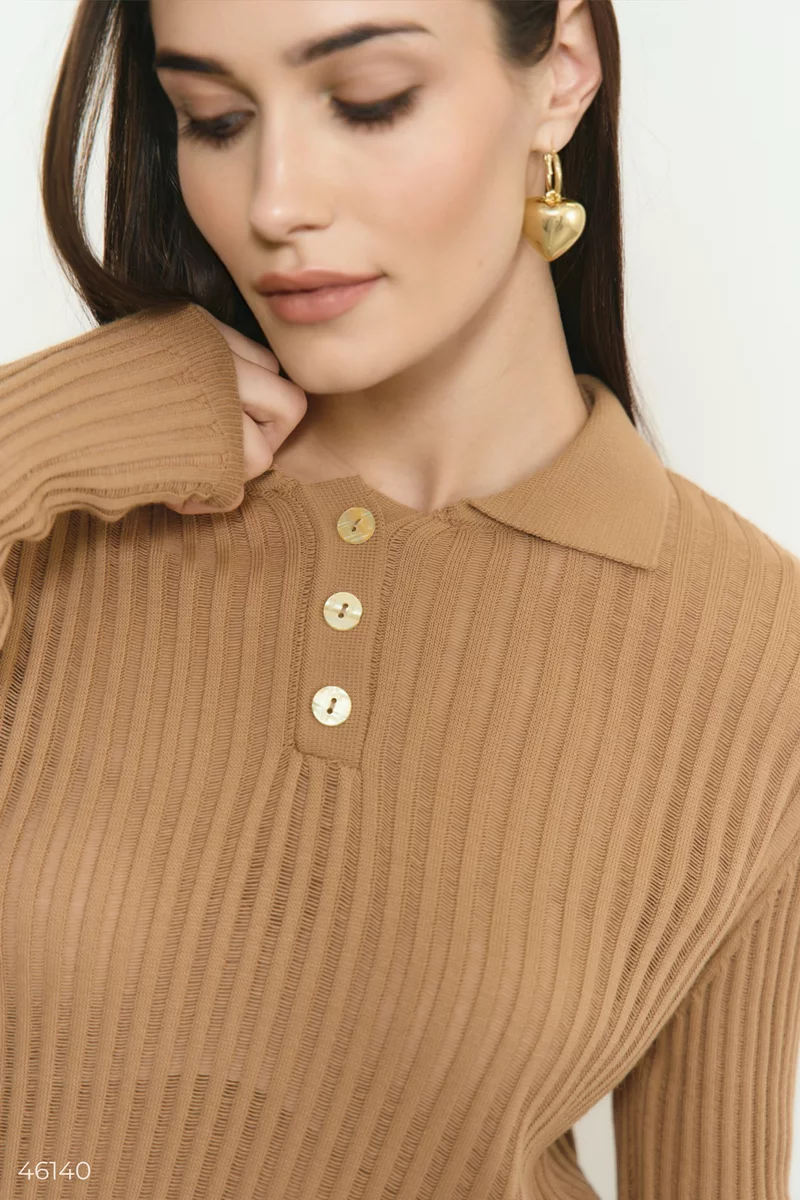Beige knitted longsleeve with a collar photo 3