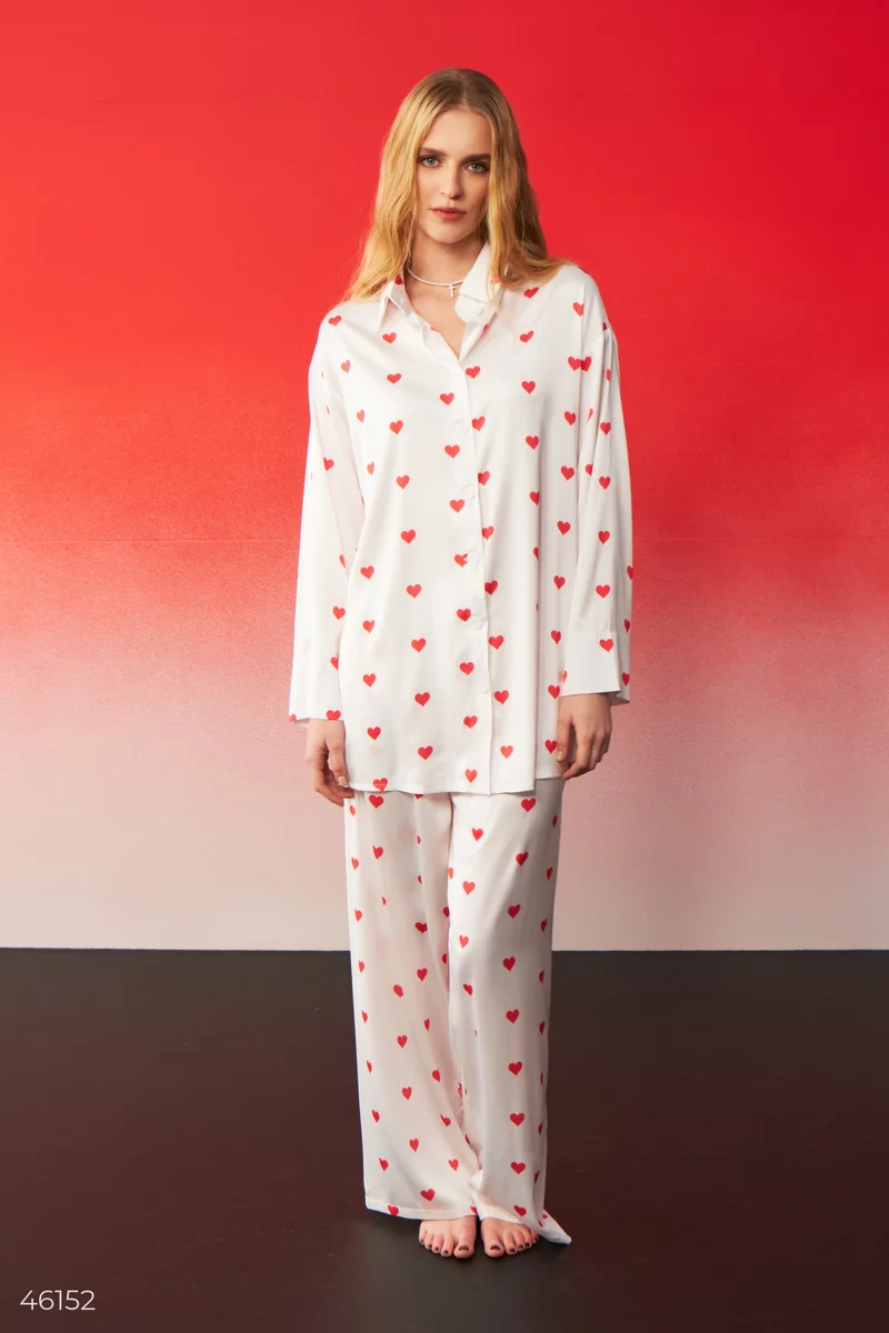 Silk pajamas with a heart print photo 1