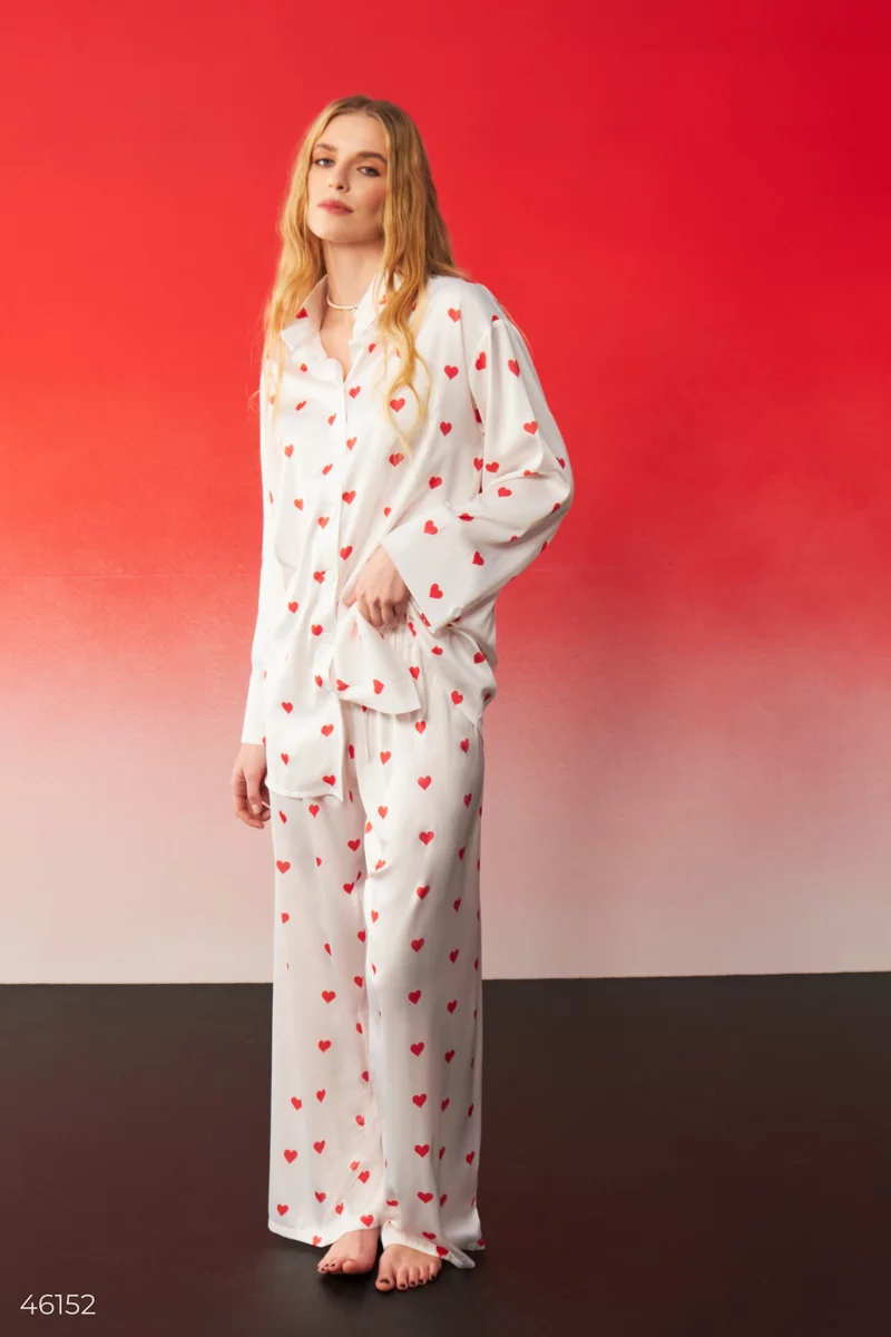 Silk pajamas with a heart print photo 2